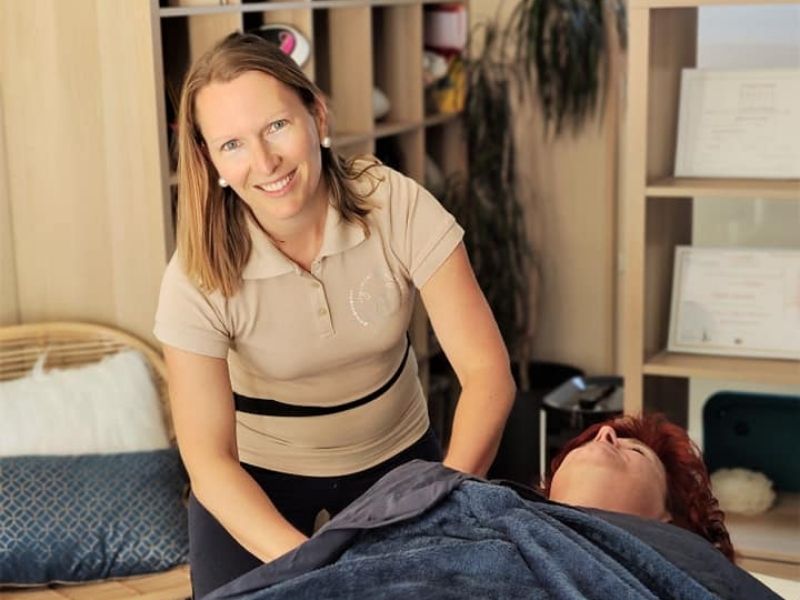 Virginie praticienne en massage à Sèvres-Anxaumont - masseuse professionnelle